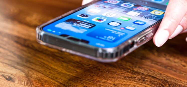 ¿Tu Celular Está Fallando? Cómo Saber si Necesita una Reparación Profesional